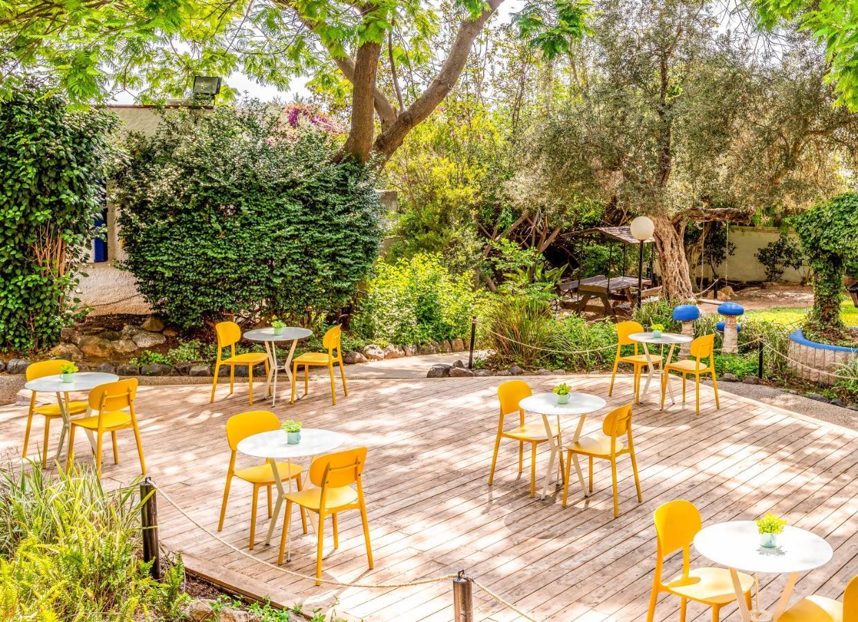 Travel Hotel Gesher Haziv Buitenkant foto