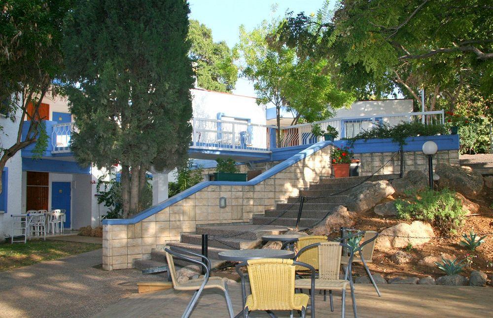 Travel Hotel Gesher Haziv Buitenkant foto