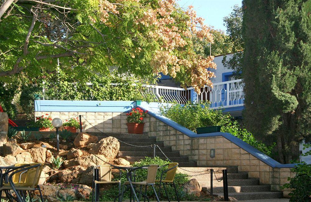 Travel Hotel Gesher Haziv Buitenkant foto