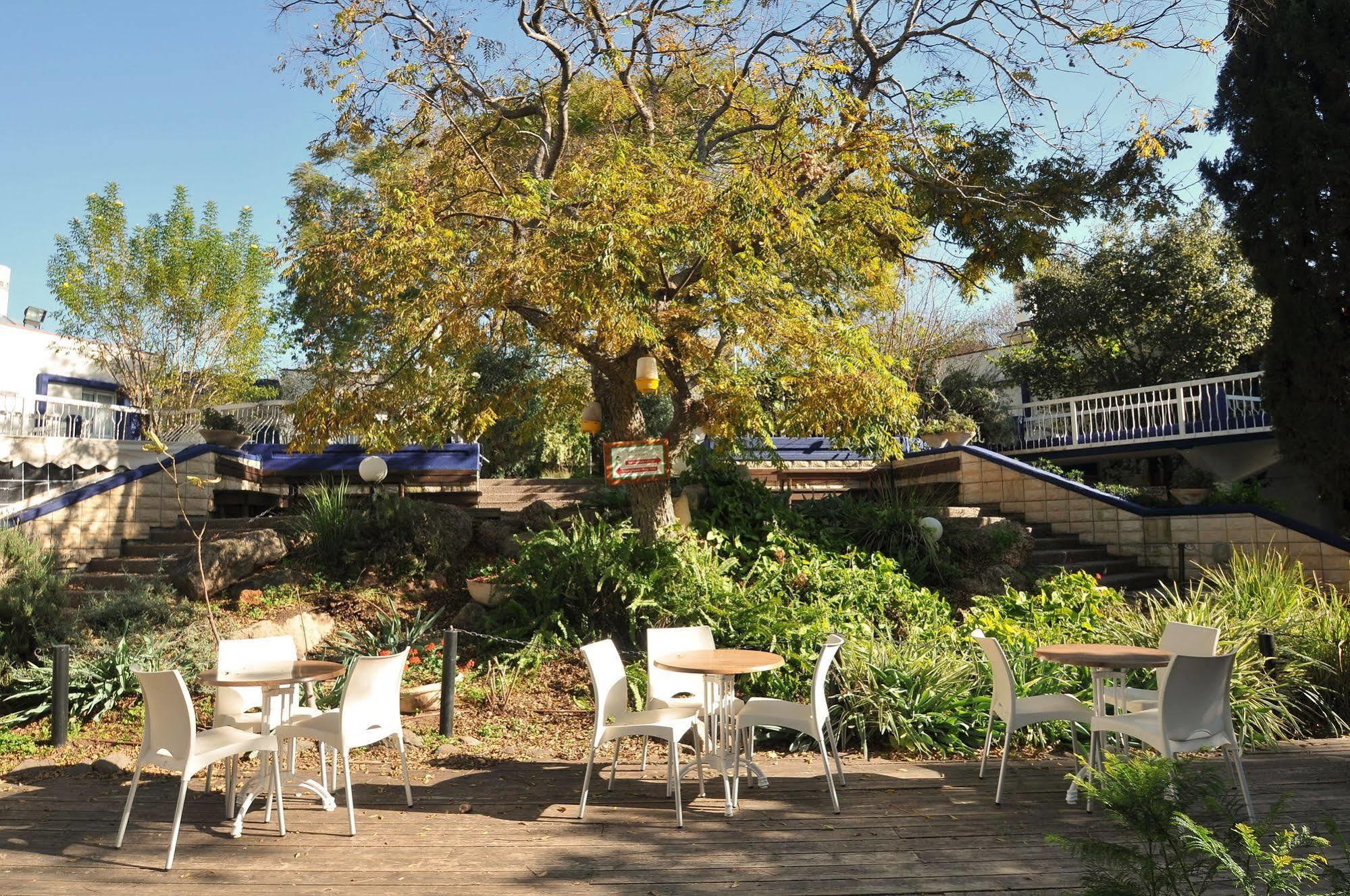 Travel Hotel Gesher Haziv Buitenkant foto