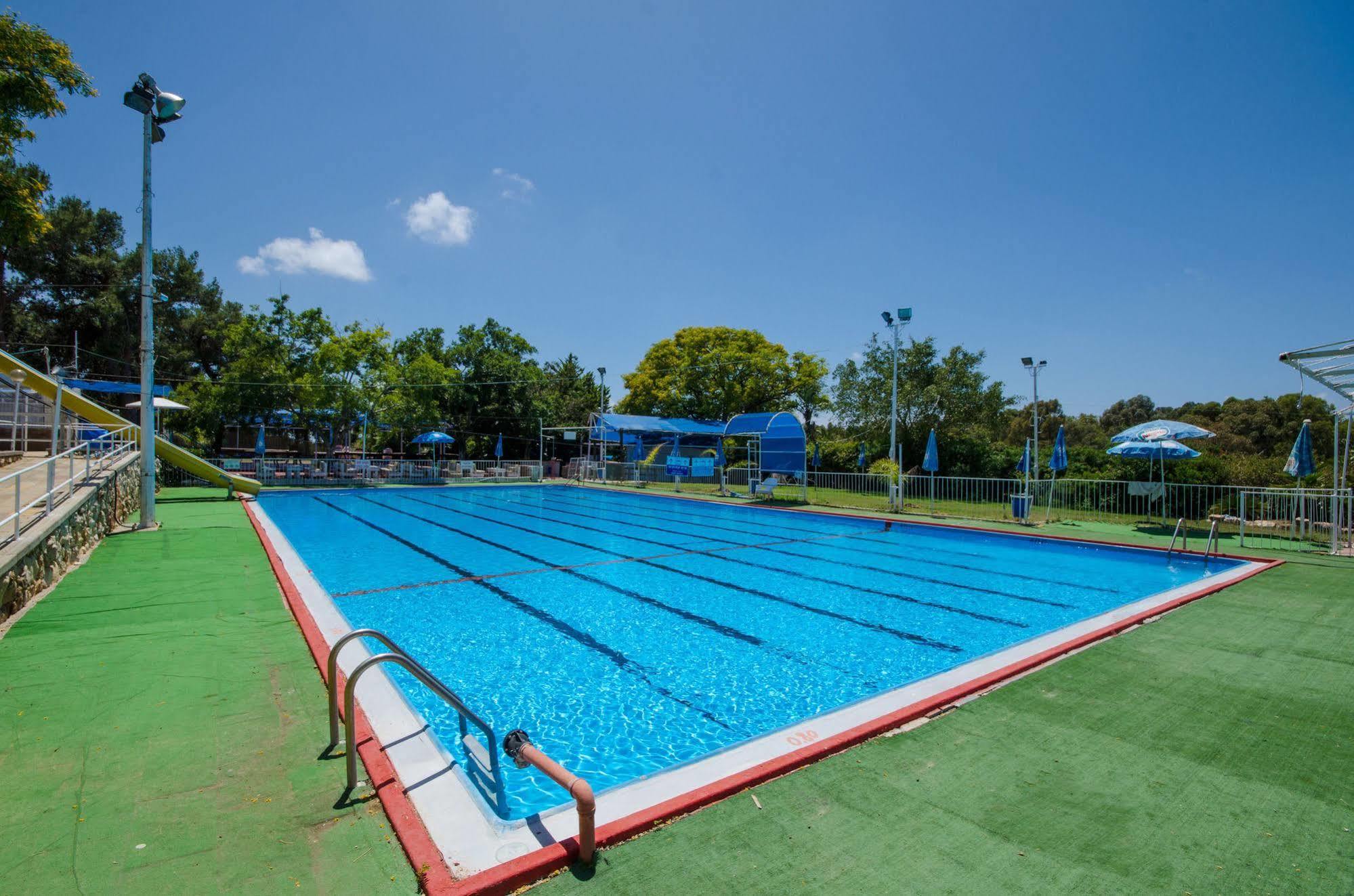 Travel Hotel Gesher Haziv Buitenkant foto