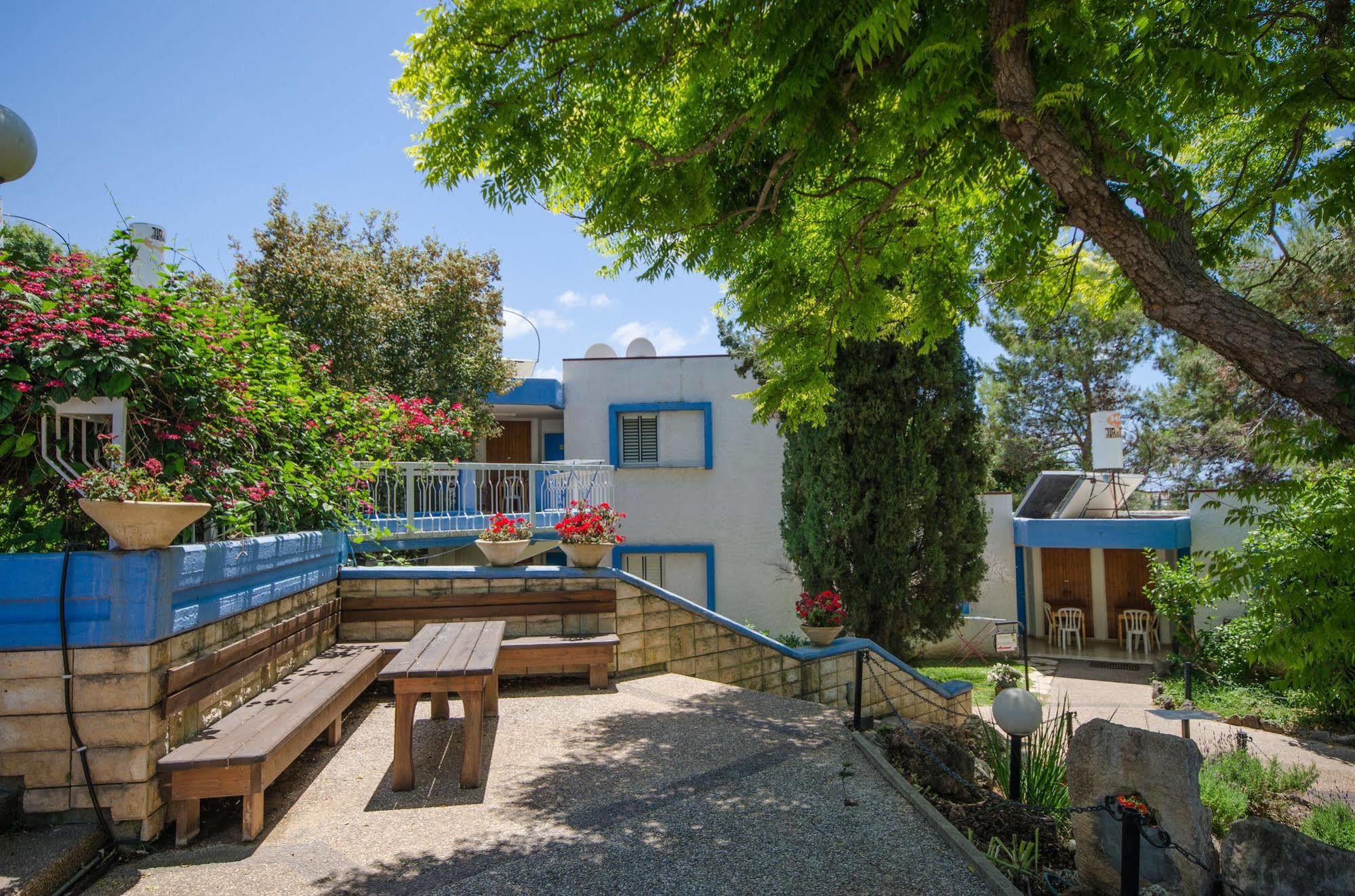 Travel Hotel Gesher Haziv Buitenkant foto